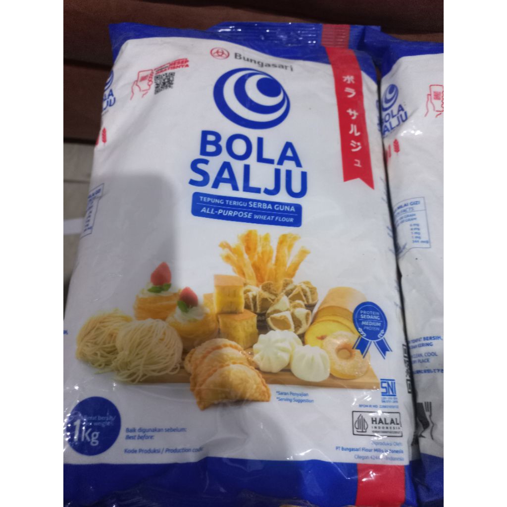 

Tepung bola salju kemasan 1 kg