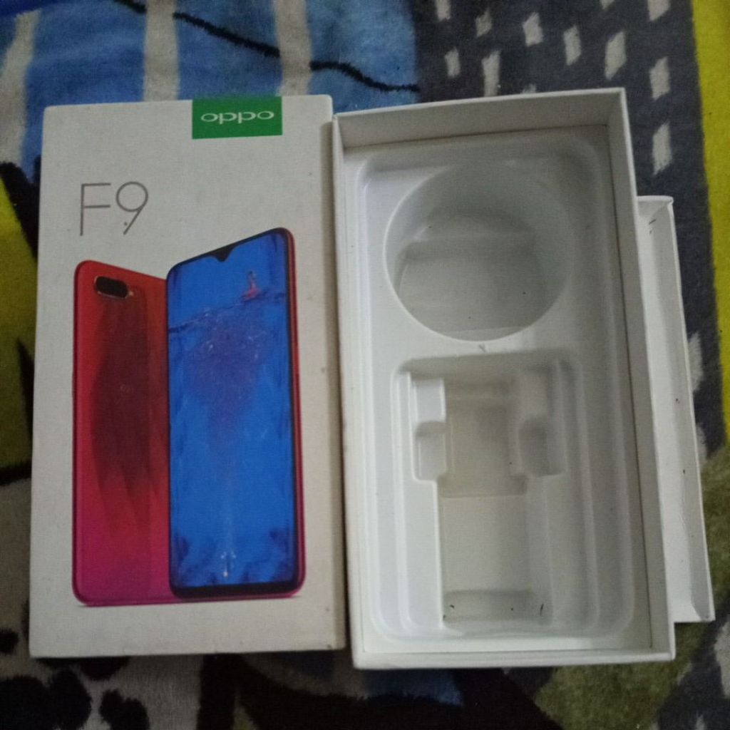 Dus box original Oppo F9