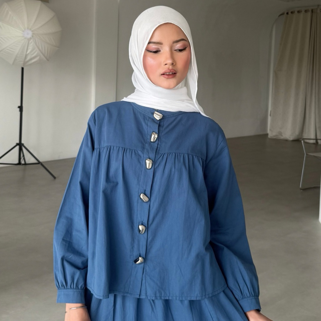 ZELORA BLOUSE - LEODY | (1843) Atasan Kemeja Wanita Crop Top Kancing Besi Casual
