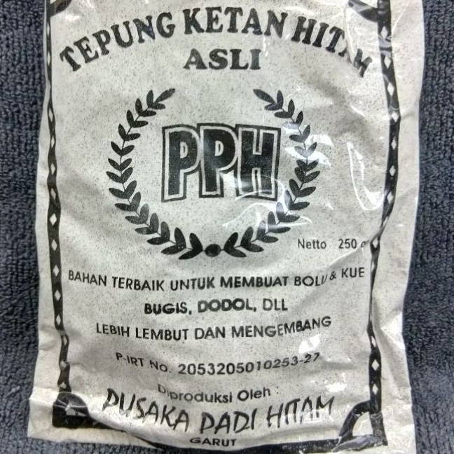 

TEPUNG KETAN HITAM PPH 250GR(1BKS)
