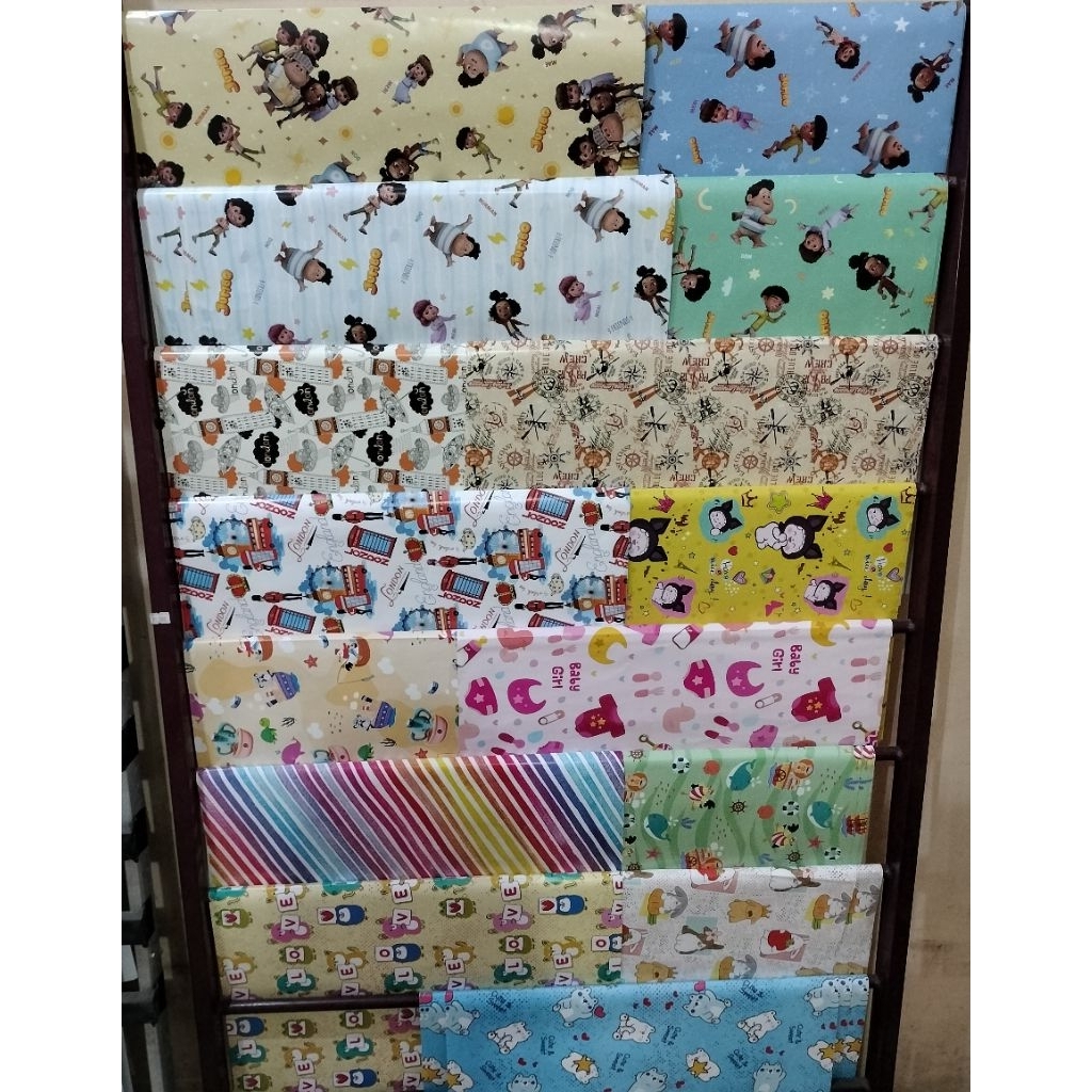 

Kertas Kado Kiky Motif (per 1 lembar)