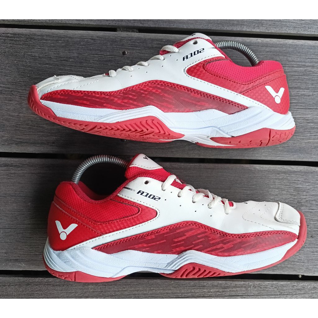 sepatu badminton (victor A102)