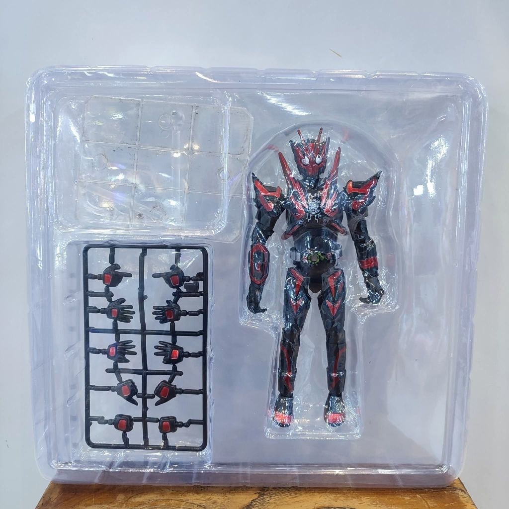 mainan figureS.H.Figuarts Kamen Rider Zero One Hell Rising Hoppershf recast bandai
tinggi sekitar 6 