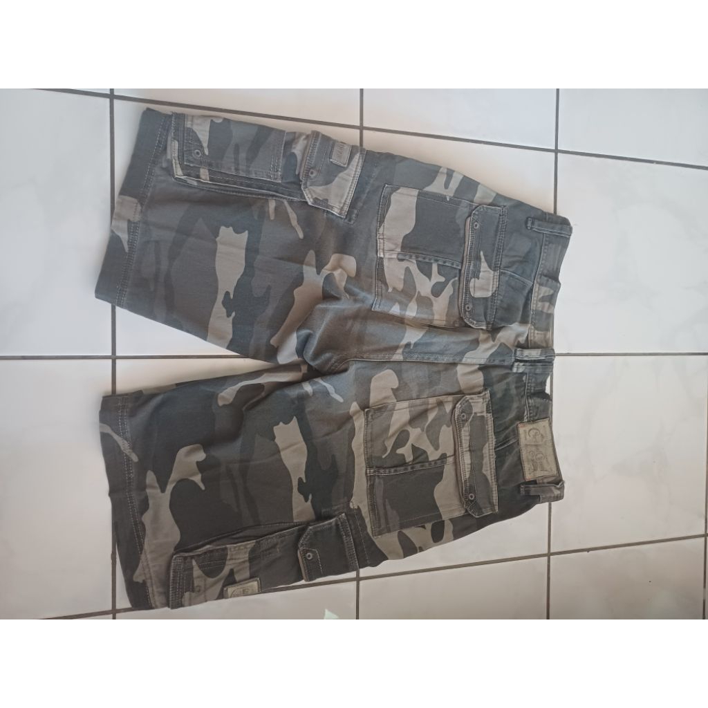 Celana Pendek Cargo Shortpants Cardinal Military Camo - Size 33