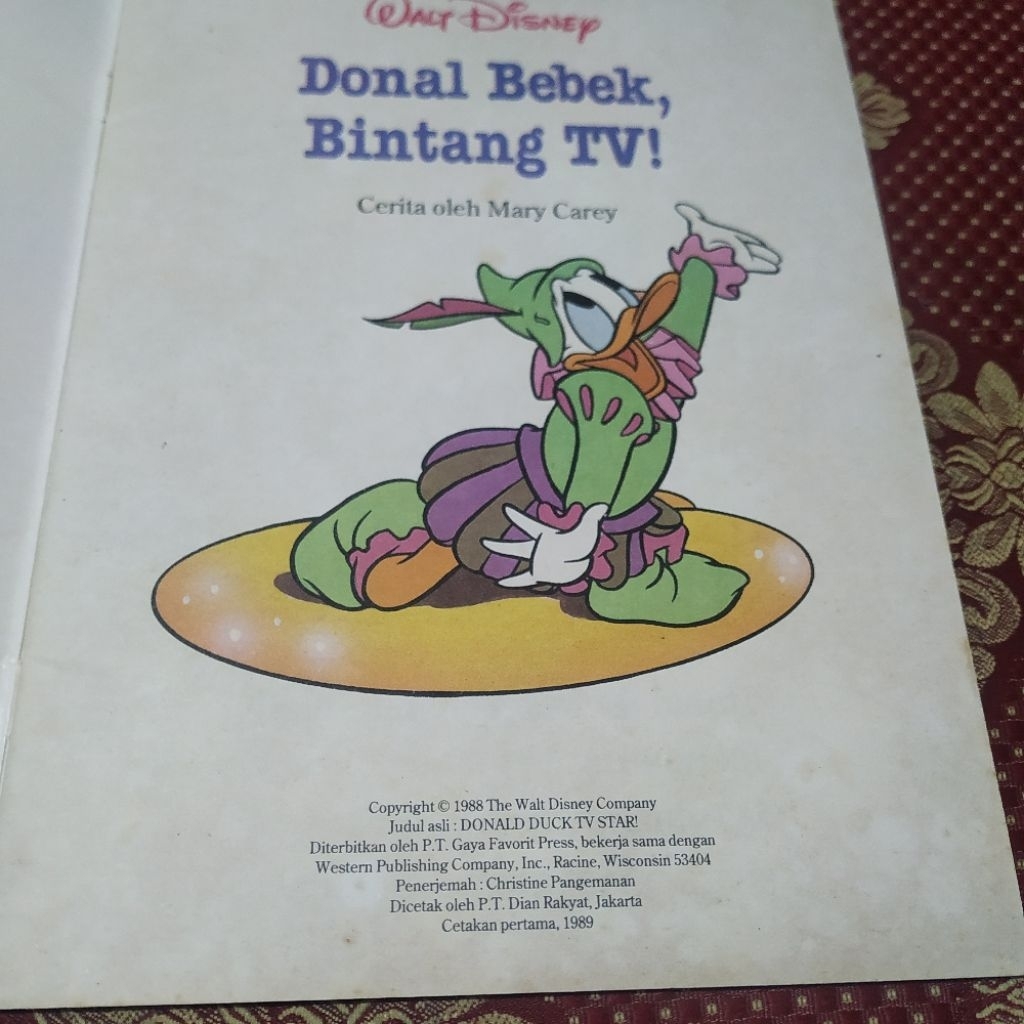 buku cerpen donal bebek bintang tv