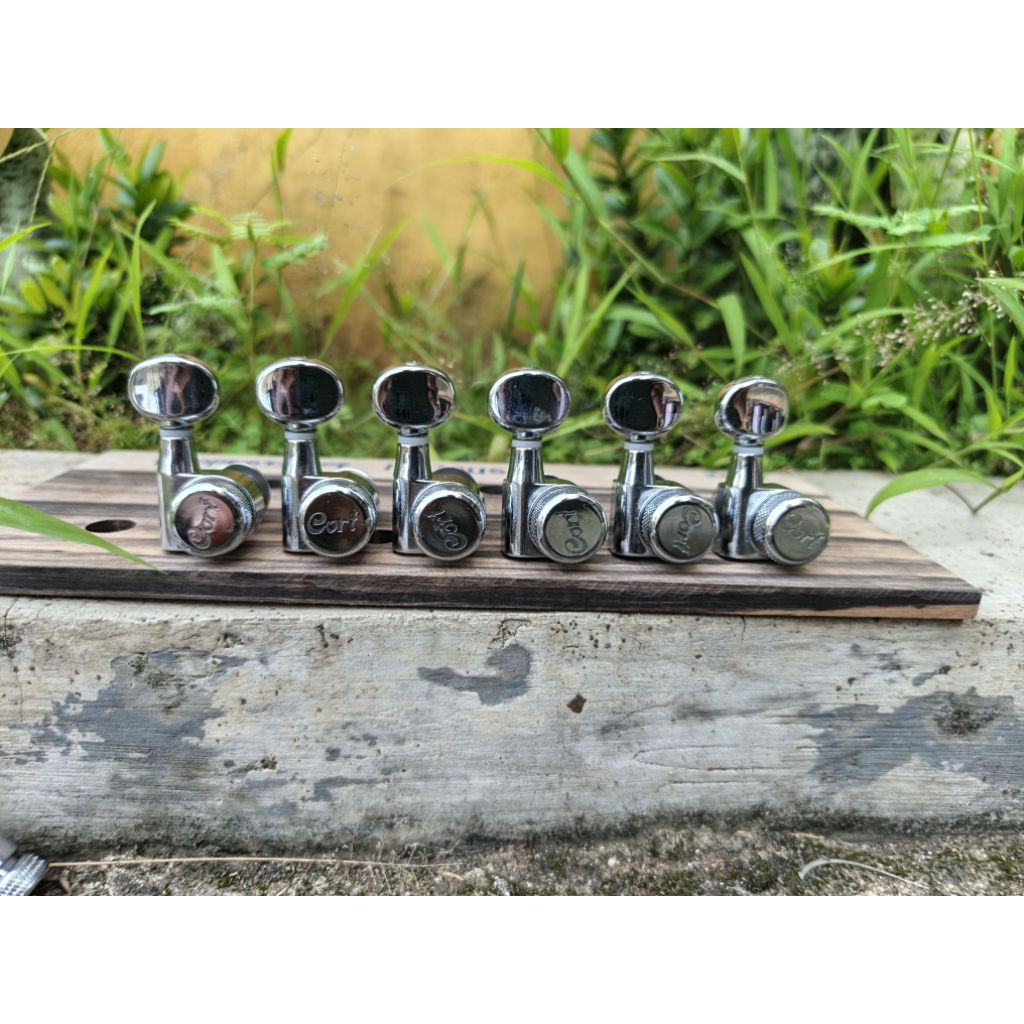 Dryer Gitar Cort Locking Tuner 6 In Line Screwless