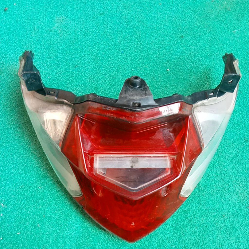Reflektor lampu stop belakang Honda beat fi 2013/2015 original