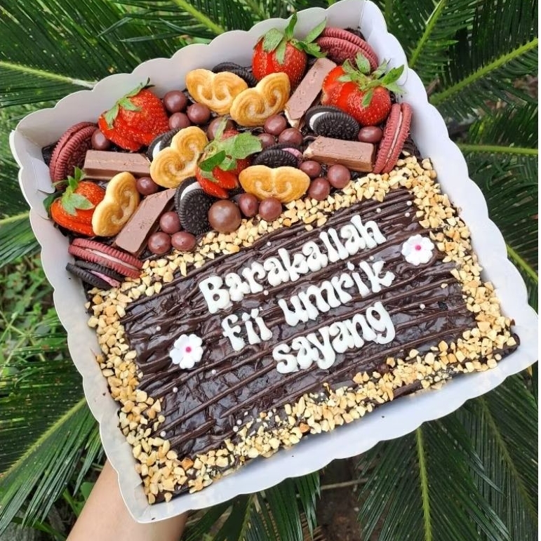 

[ READY ]PO HANYA UNTUK PENGEMASAN, BROWNIES CUSTOM ULTAH 20×20, CHOCOBERRY // STRAWBERRY ,BROWNIES ULTAH