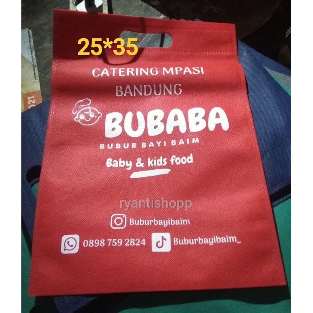 

Tas Spunbond Goodiebag plus Sablon Custom – Selesai 1 Hari! Model Pegangan Oval uk 25x35