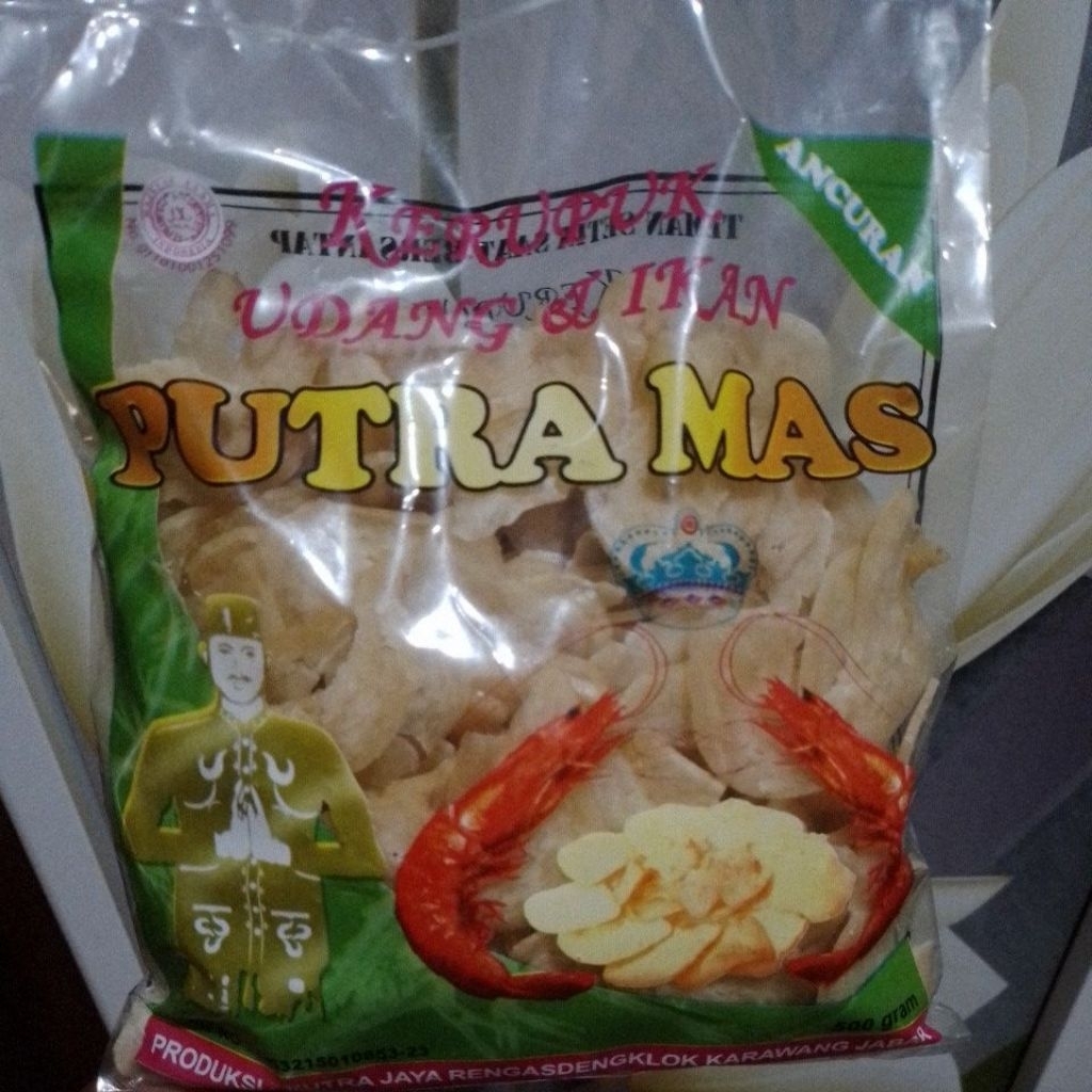 

putra mas kerupuk udang mede belahan (1kg)