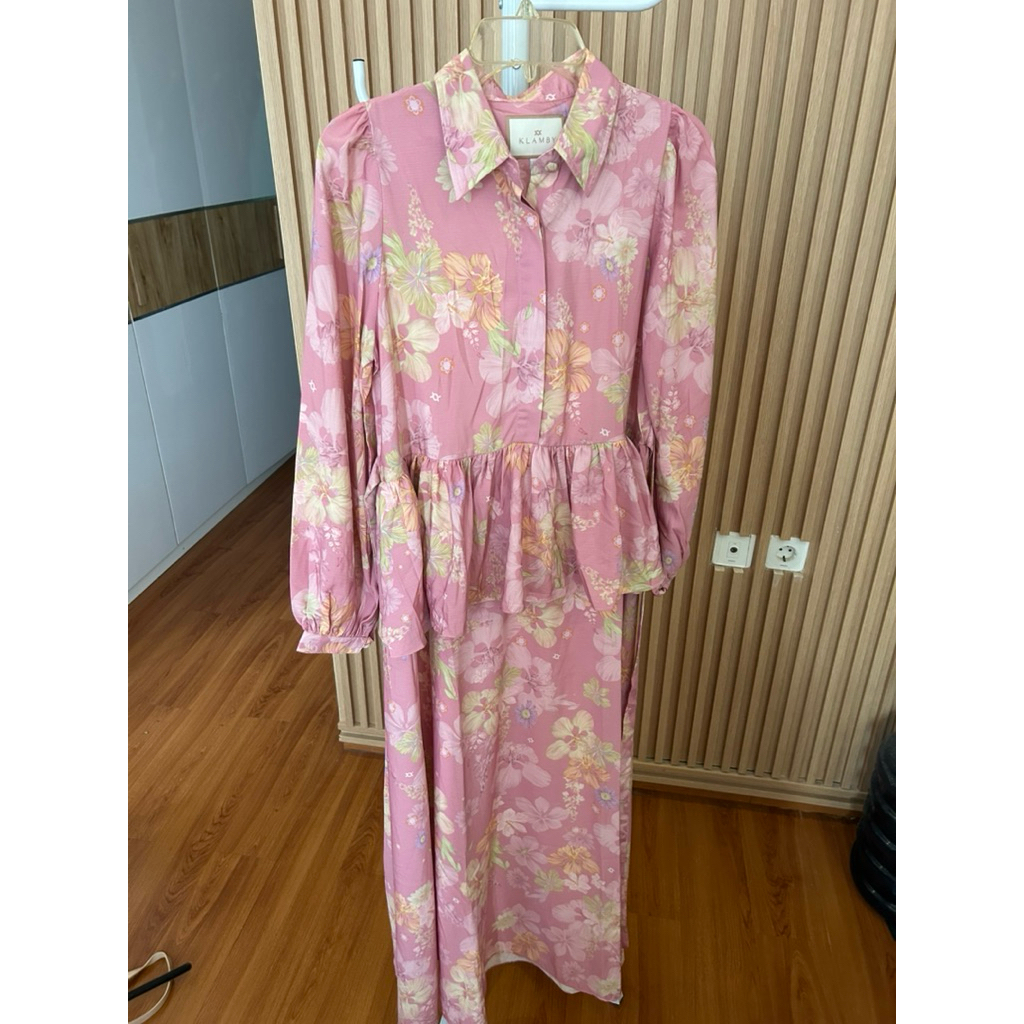 gamis wearing klamby