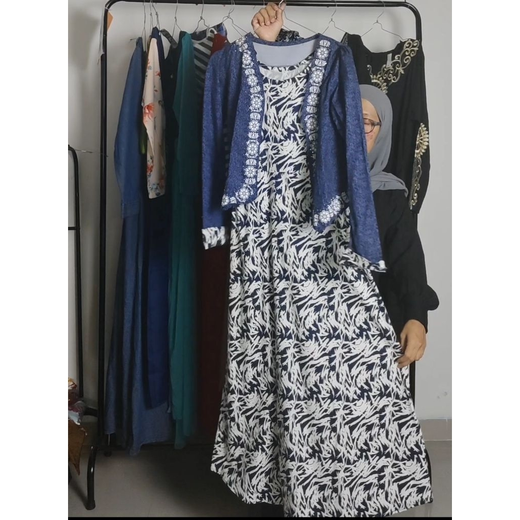 Gamis Setelan Wanita Elegan – Gamis Motif Abstrak Hitam Putih Outer Biru Modern