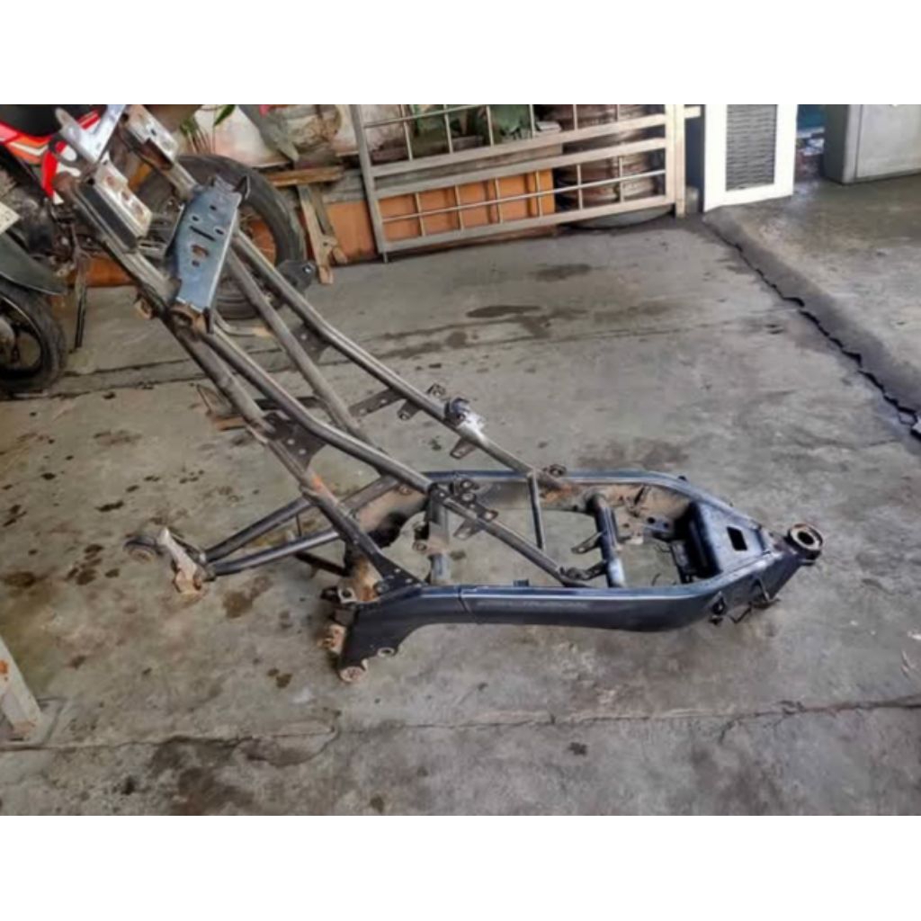 rangka batangan Yamaha Vixion old barang asli original copotan masih bagus,,