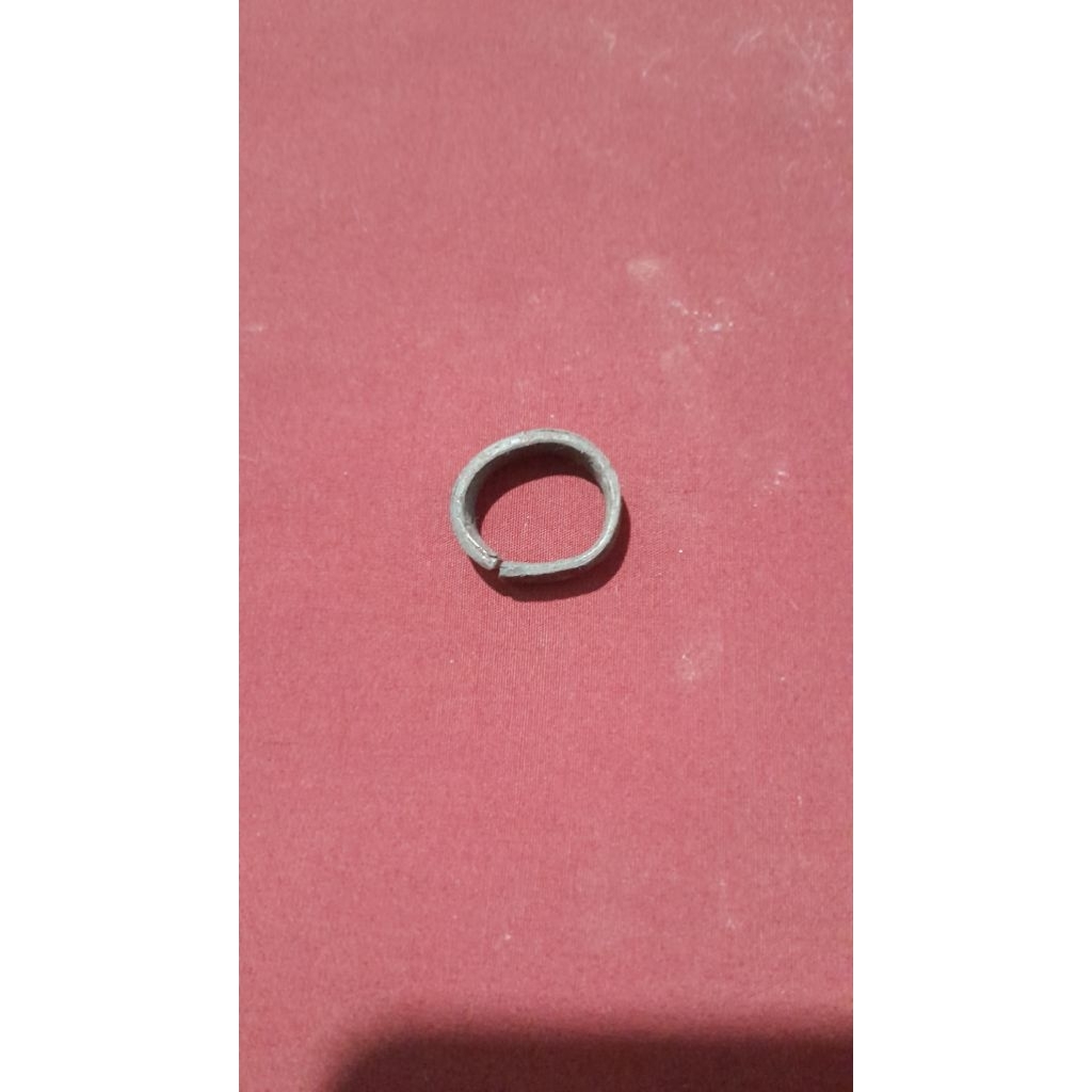 cincin besi tempa kuno