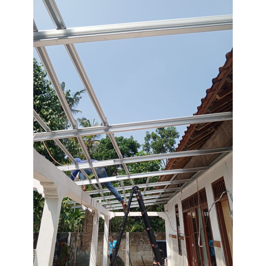 alderon baja ringan kanopi terpasang