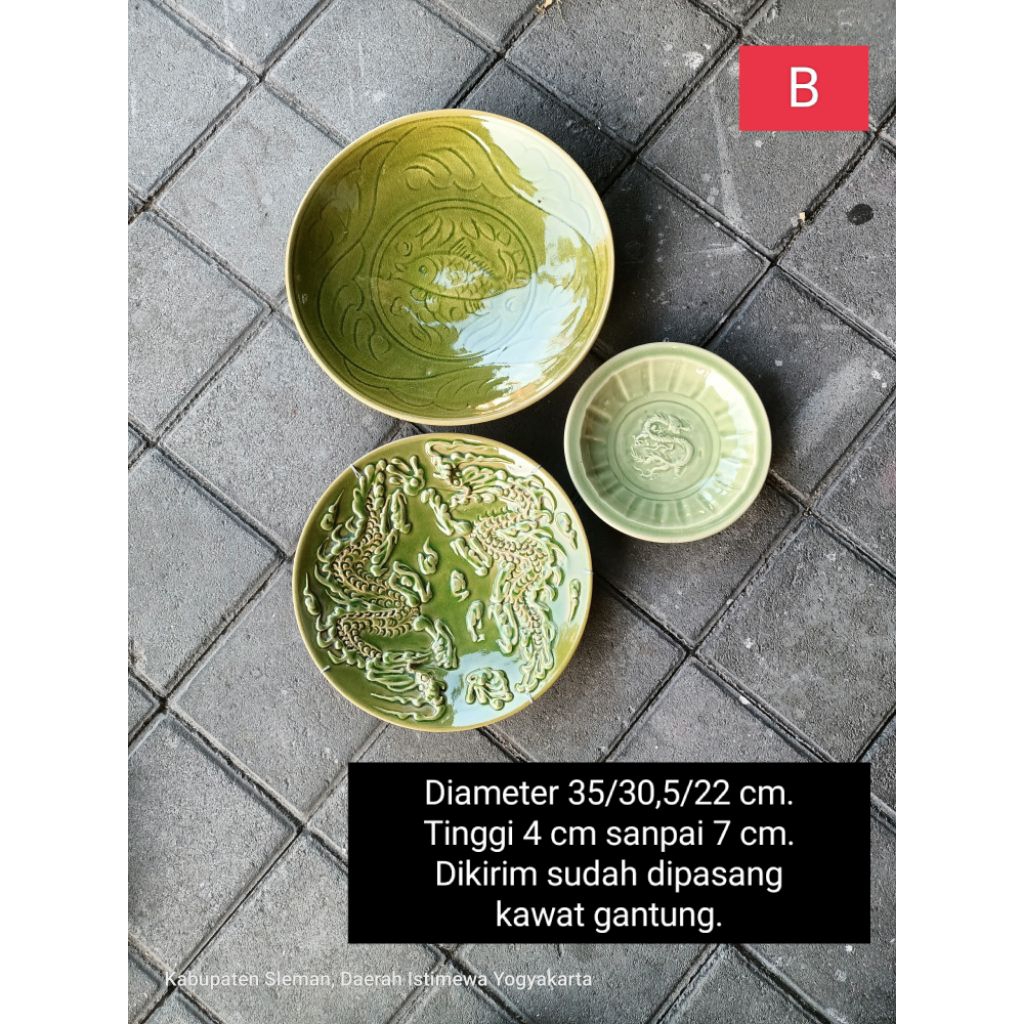 3 buah piring gantung keramik hijau celadon naga timbul dan ikan untuk dekorasi hiasan dinding