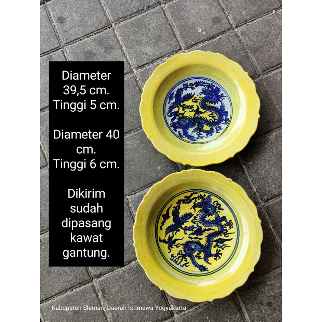 2 buah piring gantung keramik lukis motif imari naga kuning untuk dekorasi hiasan dinding