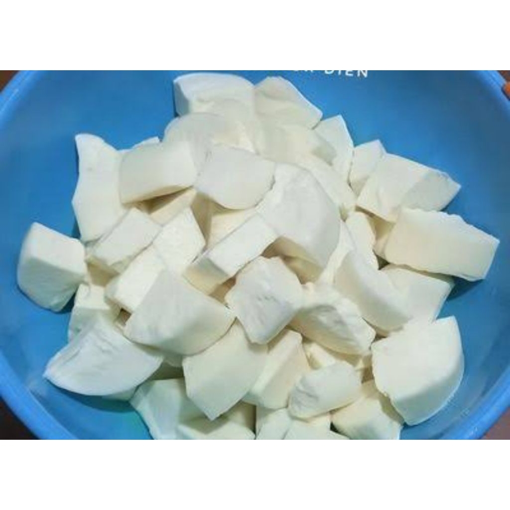 

Singkong muda organik berat 10 kg sudah di kupas di potong dadu siap di olah