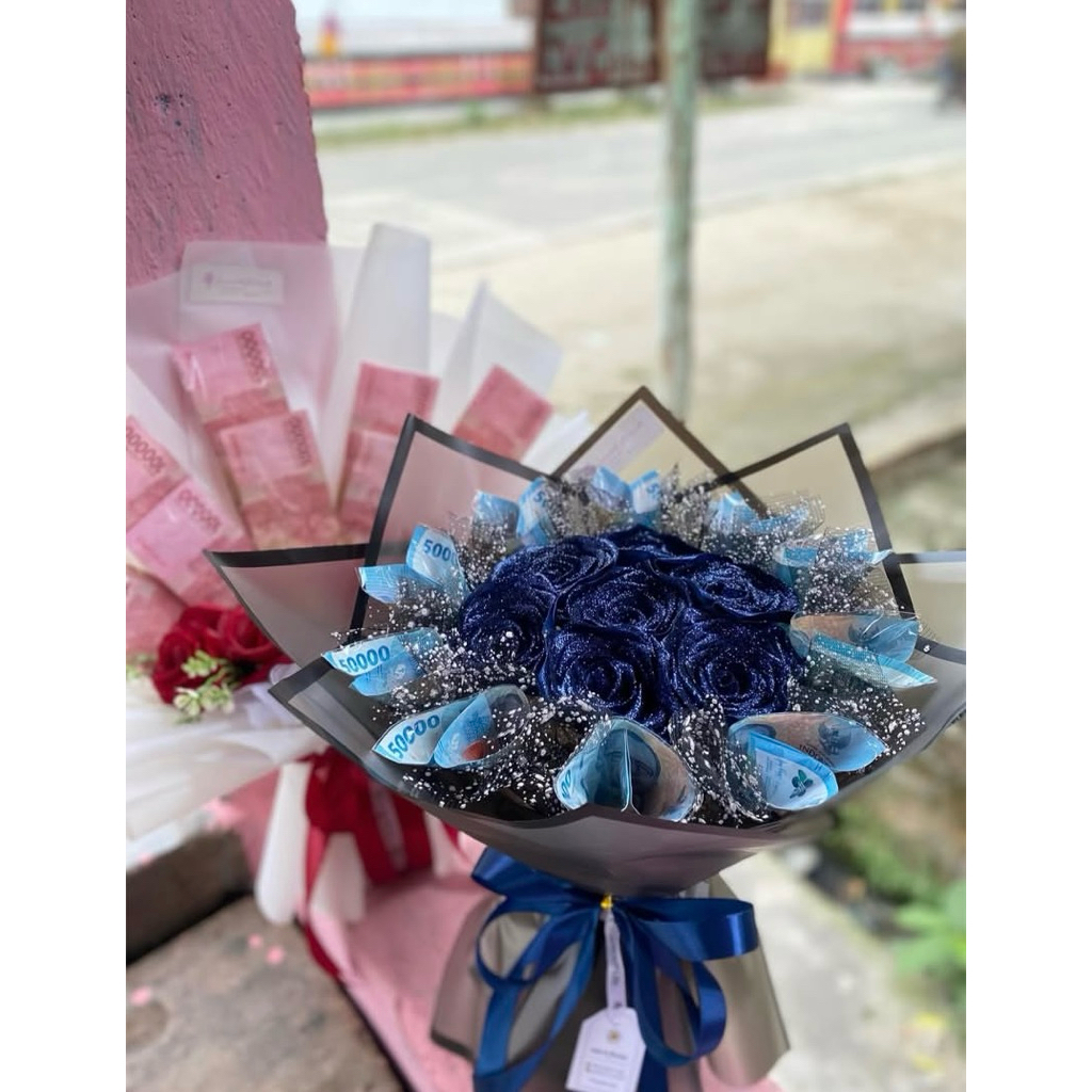 

buket bunga pita satin isi uang 10 lembar (uang palsu) (bisa request ke admin mau pecahan uang berapa)