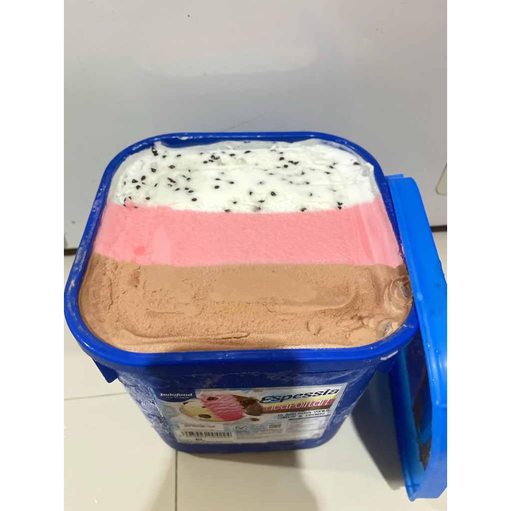 

Eskrim Espessia Indofood 8 liter Variant (Coklat,Strawberry,Vanilla) With Chips