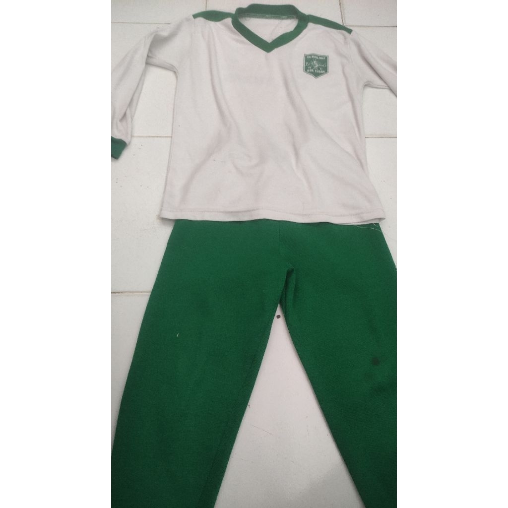 seragam olahraga anak