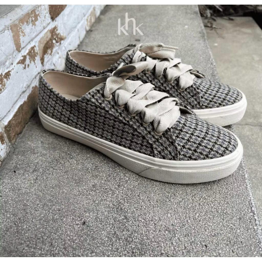 Preloved Sepatu Khakikakiku Yuana Corsican 38