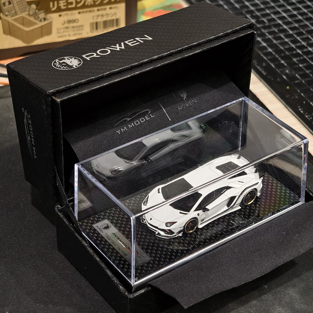 Lamborghini Rowen Aventador White resin 1/64