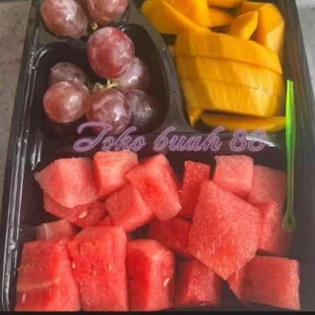 

mix fruit 7/buah potong mangga dan buah potong semangka+buah anggur merah/dikirim instan dan sameday,