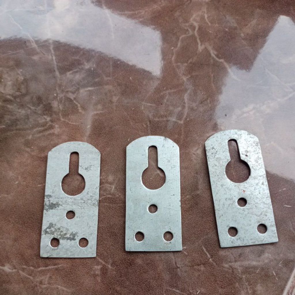 gantungan plat papan tulis/ figura 3 lubang