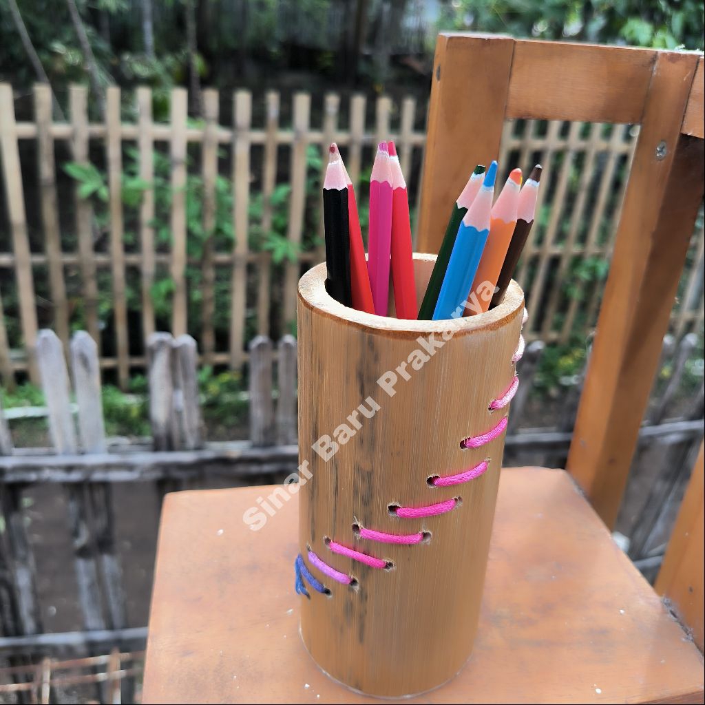 

Tempat Pensil Pulpen Bambu Aesthetic Tugas Prakarya Motif G