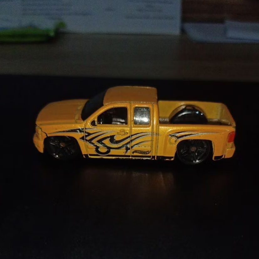 Preloved Hotwheels - Chevy Silverado / Chevy kuning / Loose Diecast / Hotwheels bekas
