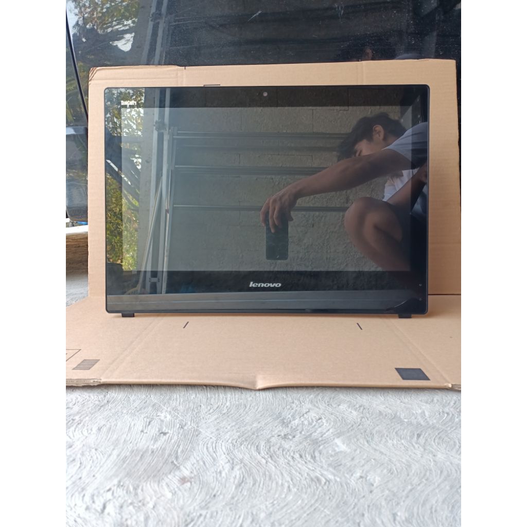 PC All in One Lenovo ThinkCentre E93z i7 4770 Ram 8gb Hdd 500gb 22inchi Bagus