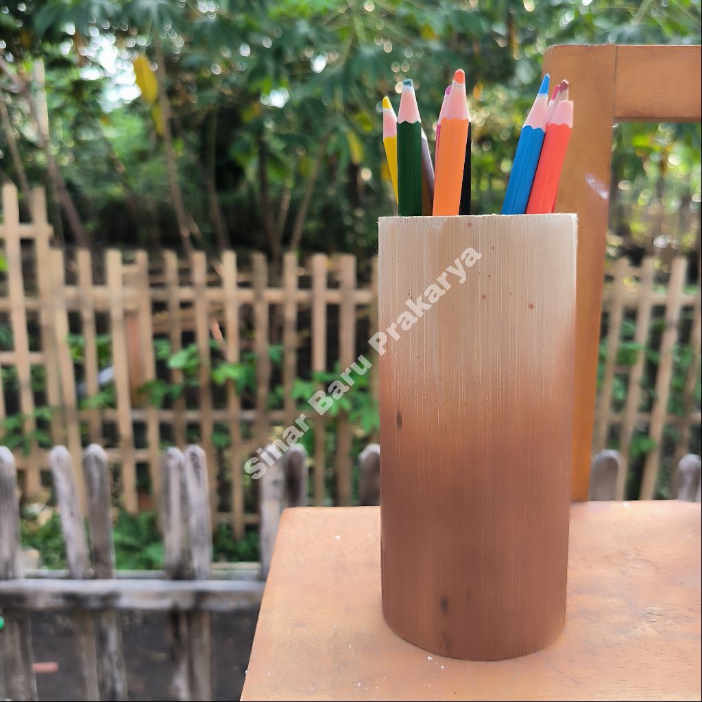 

Tempat Pensil / Pencil Pulpen dari Bambu Motif Coklat Sebagian