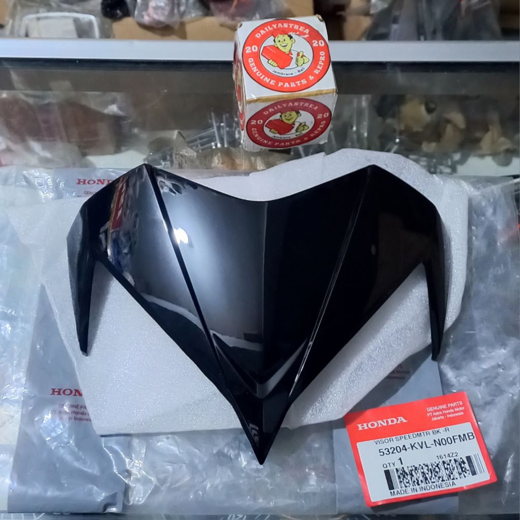 VISOR WINDSHIELD TOPI SPEEDOMETER BATOK LAMPU DEPAN HONDA SUPRA X 125 BATMAN ORIGINAL 53204-KVL-N00F