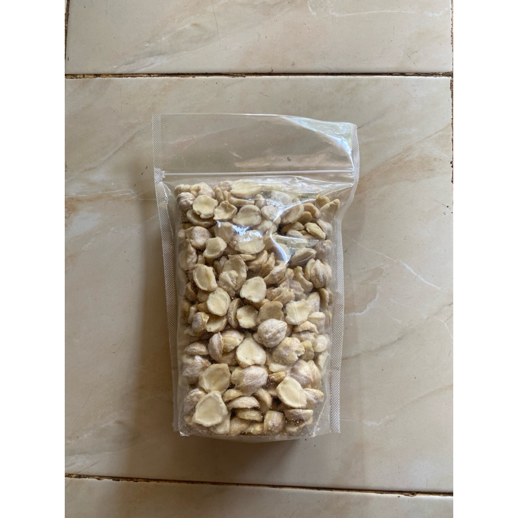 

Kemiri Belah khas Sumatra Barat MURAHHH