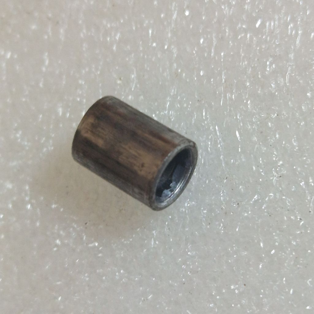 Pipa besi jalur kabel rem di las di frame sepeda