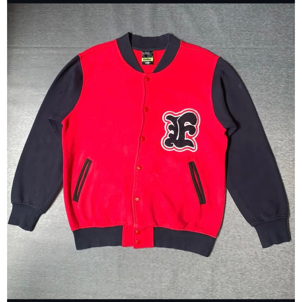 VARSITY FELTICS TOWEL