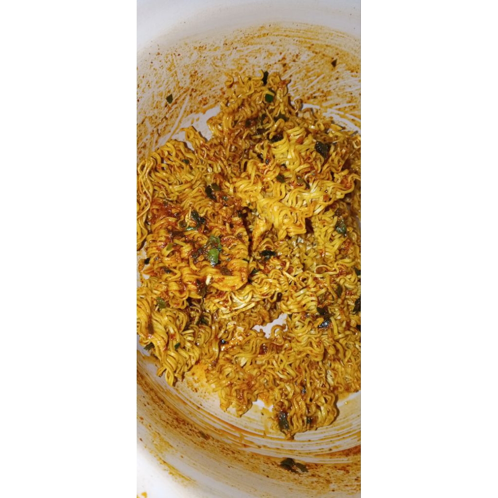 

Mie kremez/mie kriuk/mie keriting pedas daun jeruk