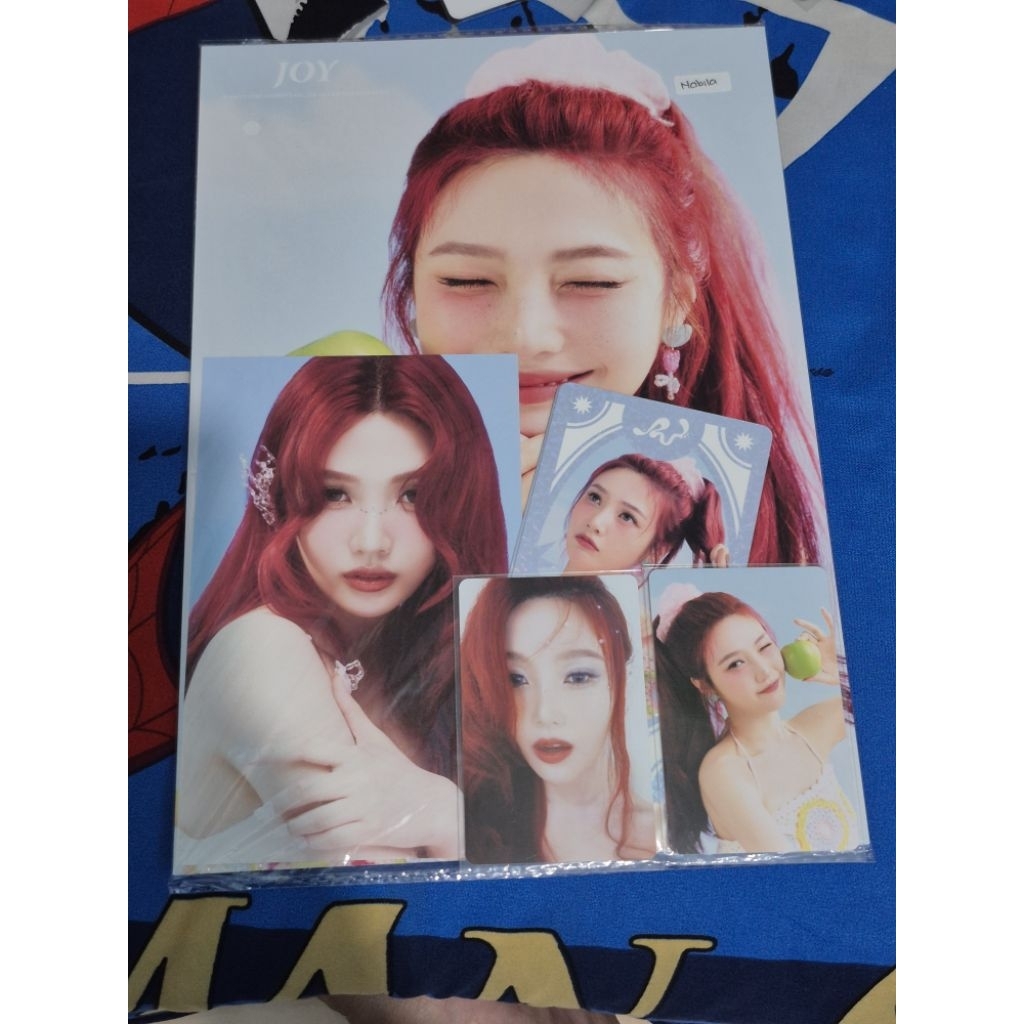 SEASON GREETING JOY RED VELVET