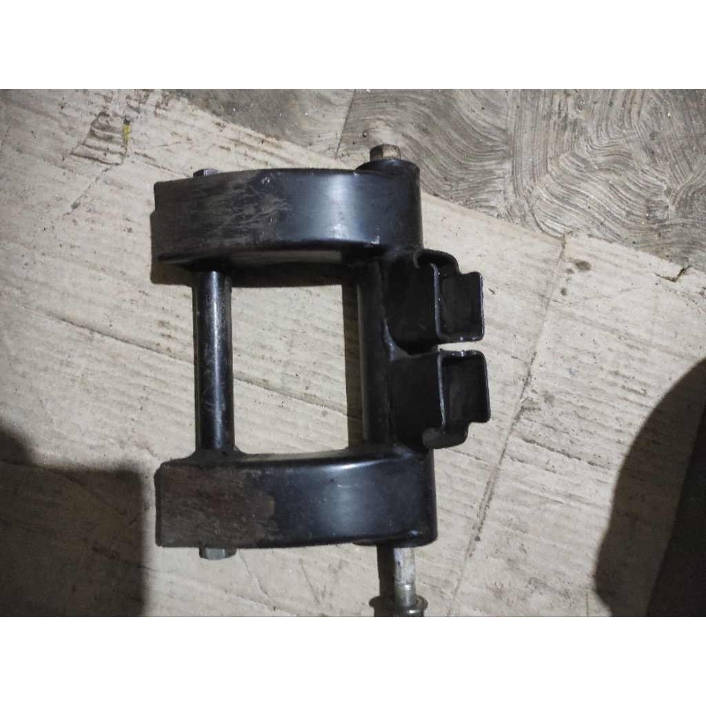 ENGINE MOUNTING SUZUKI SPIN 125 SWING ARM SPIN 125 DUDUKAN MESIN SUZUKI SPIN 125 ORIGINAL BEKAS