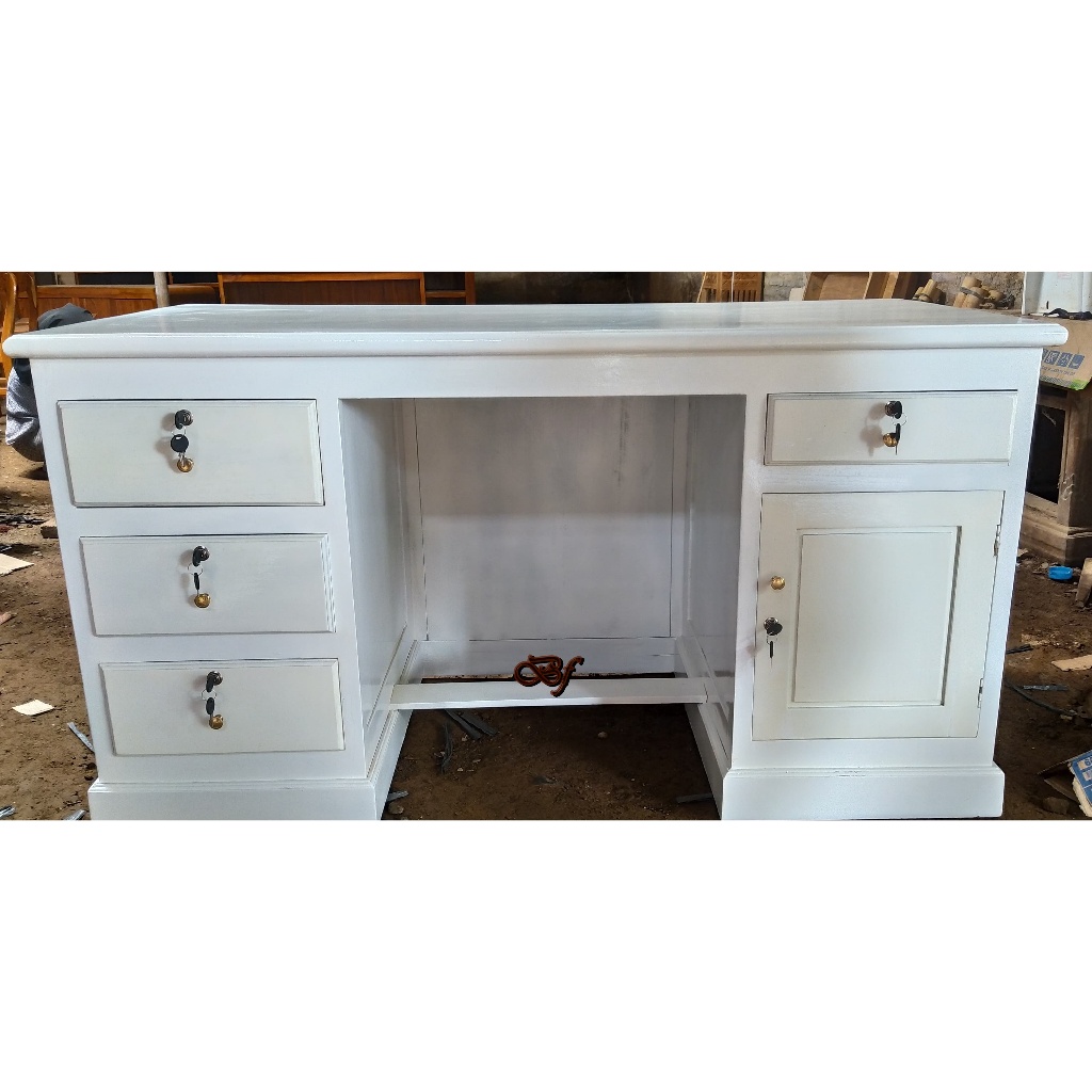 ''Meja Kerja Premium dengan Desain Minimalis dan Laci Kunci"