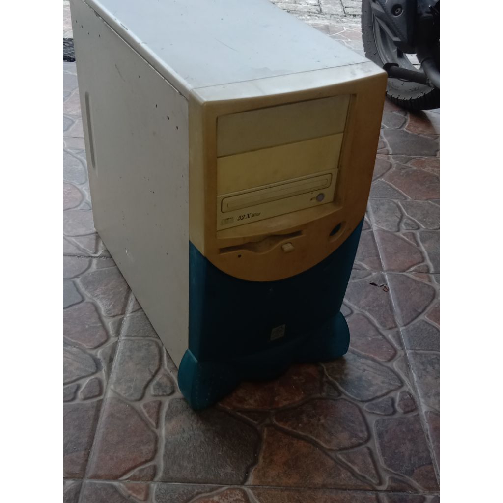 Casing PC jadul plat tebal