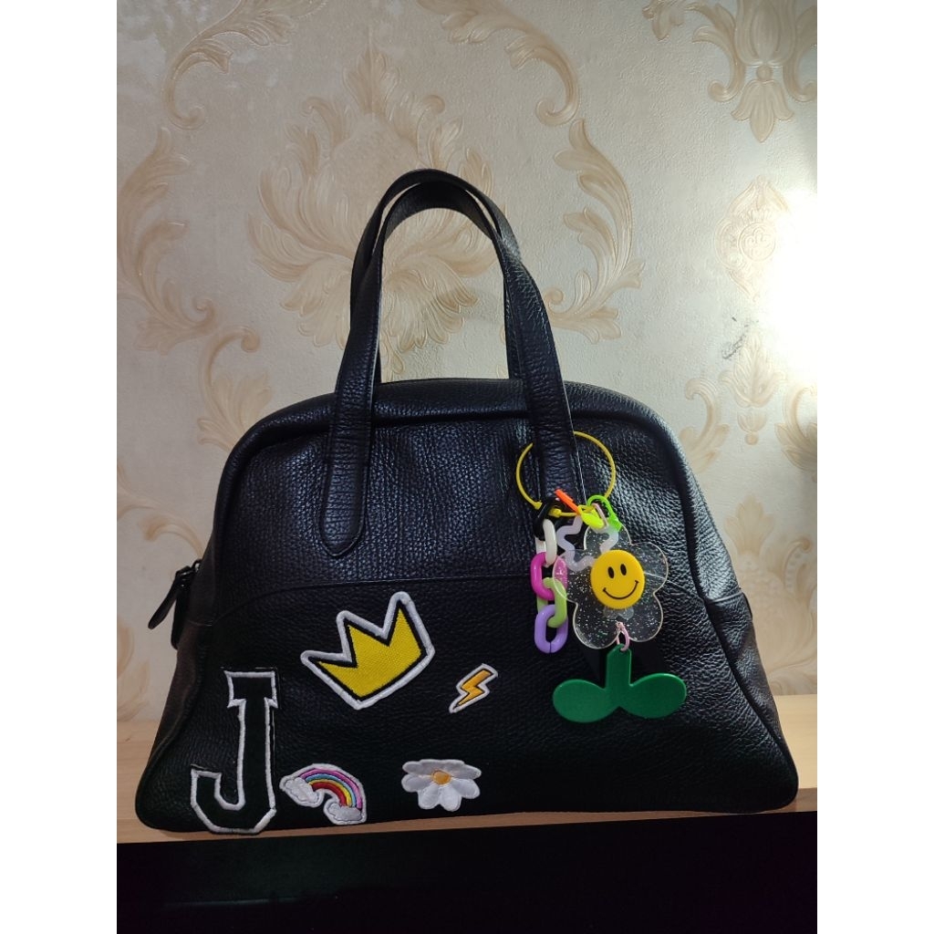 Preloved Vera Wang full kulit asli. bagcharm hanya hiasan