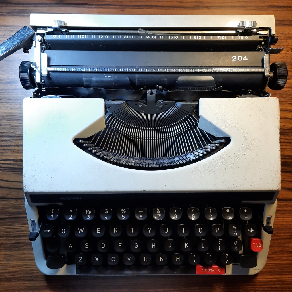 Mesin Ketik Jadul Royal Seri 204