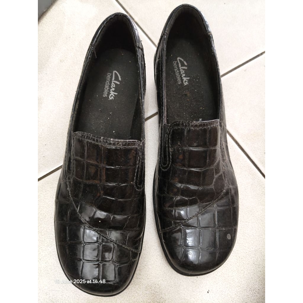Clarks bendable women slip on shoes size 9