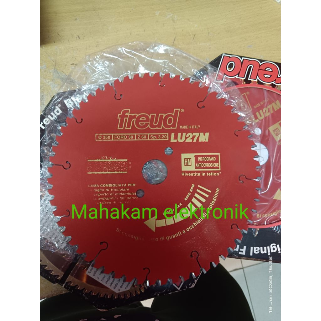 gergaji KAYU freud 10 INCH MATA 60 LU2B-0700 250 X 3.2/2.2X 30Z = 60spesifikasi :diameter 250mm = 25