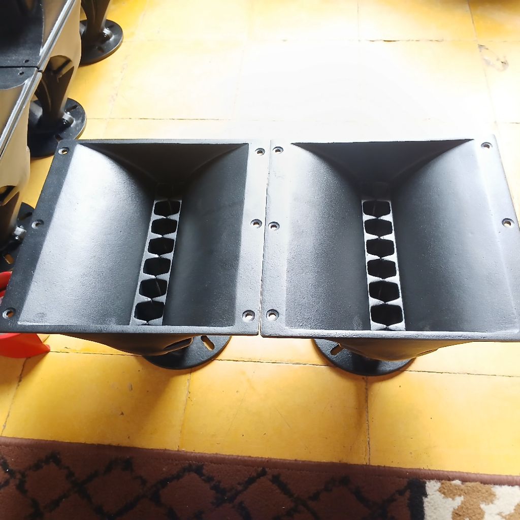 HORN LINE ARRAY HARMONIKA 22X22 EXIT THROAT 2IN BAHAN ALUMINIUM