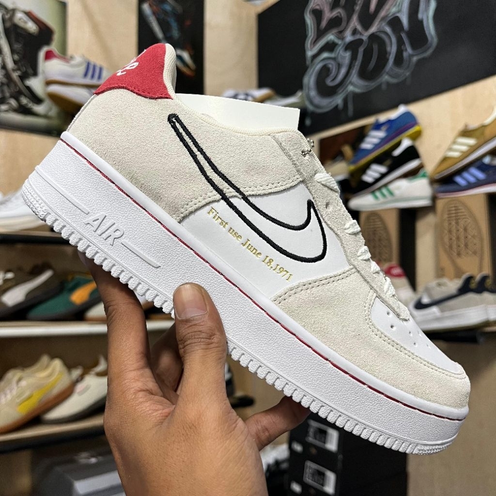 NIKE AF1 CREAM WHITE RED ANIVERSARY BNIB