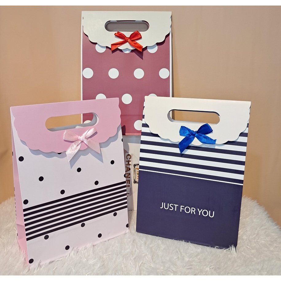 

PAPER BAG FANCY KADO PITA SIZE L DAN SIZE XL - UR-08132 - KOTAK KADO - TAS KADO - PAPER BAG KADO - PAPER BAG CANTIK - PAPER BAG PREMIUM - PAPERBAG TEBAL - KOTAK KADO