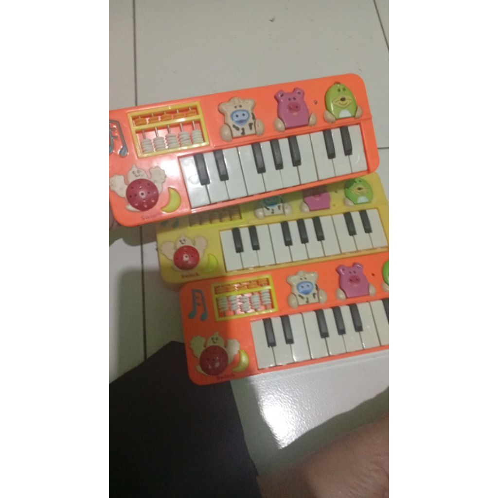 

kotak pensil piano rijek karena lama di gudang